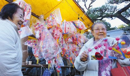 家内安全願い縁起物の繭玉市 足利 徳正寺 東京新聞 Tokyo Web