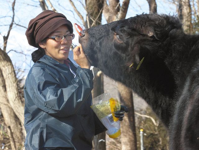 栃木県那須町で牛の貸し出しビジネスを始めた「もーもーガーデン」の谷咲月さん