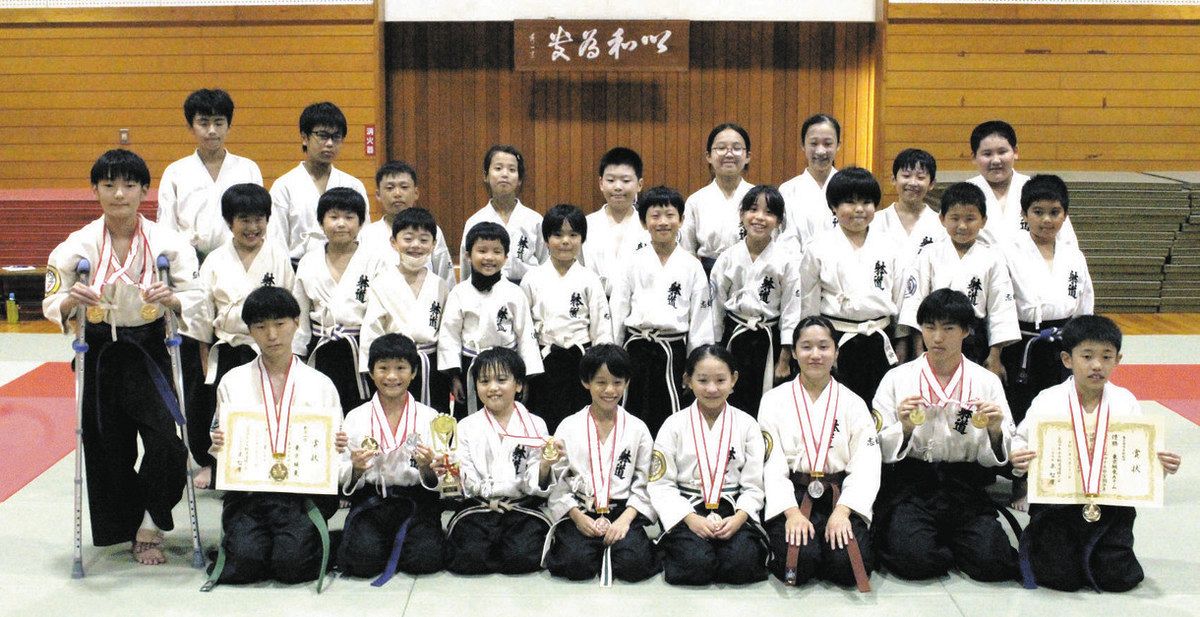 躰道概論 Yahoo!オークション - 毛筆謹呈署名入り『躰道概論』祝嶺正献 現代書林