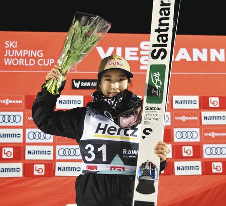高梨 今季初ｖ 女子初の１００度目表彰台 スキージャンプ 東京新聞 Tokyo Web