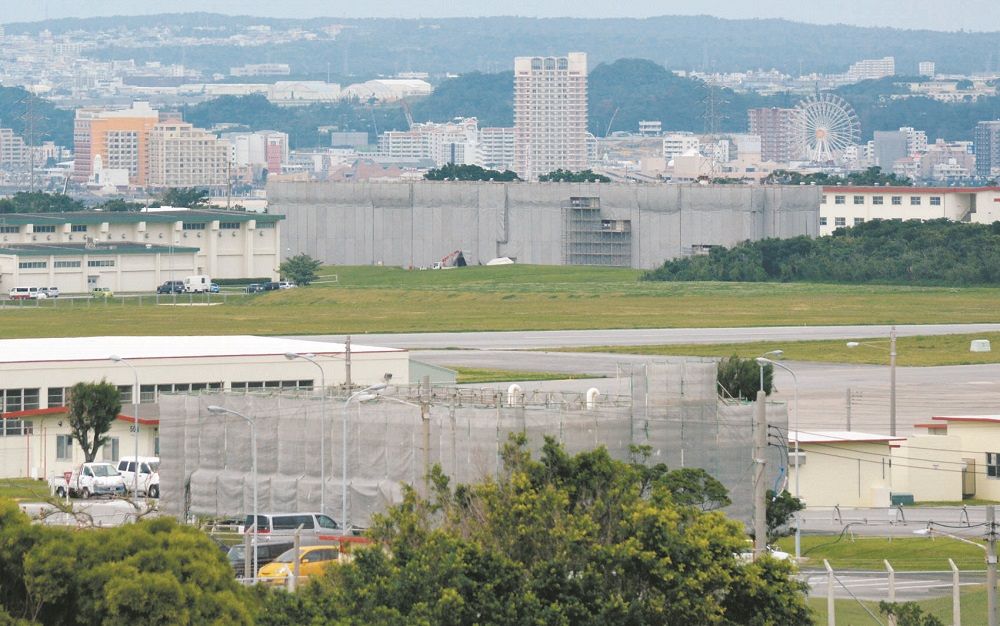 2019年2月、米軍普天間飛行場で進む基地施設の補修工事＝宜野湾市で（前泊氏撮影）