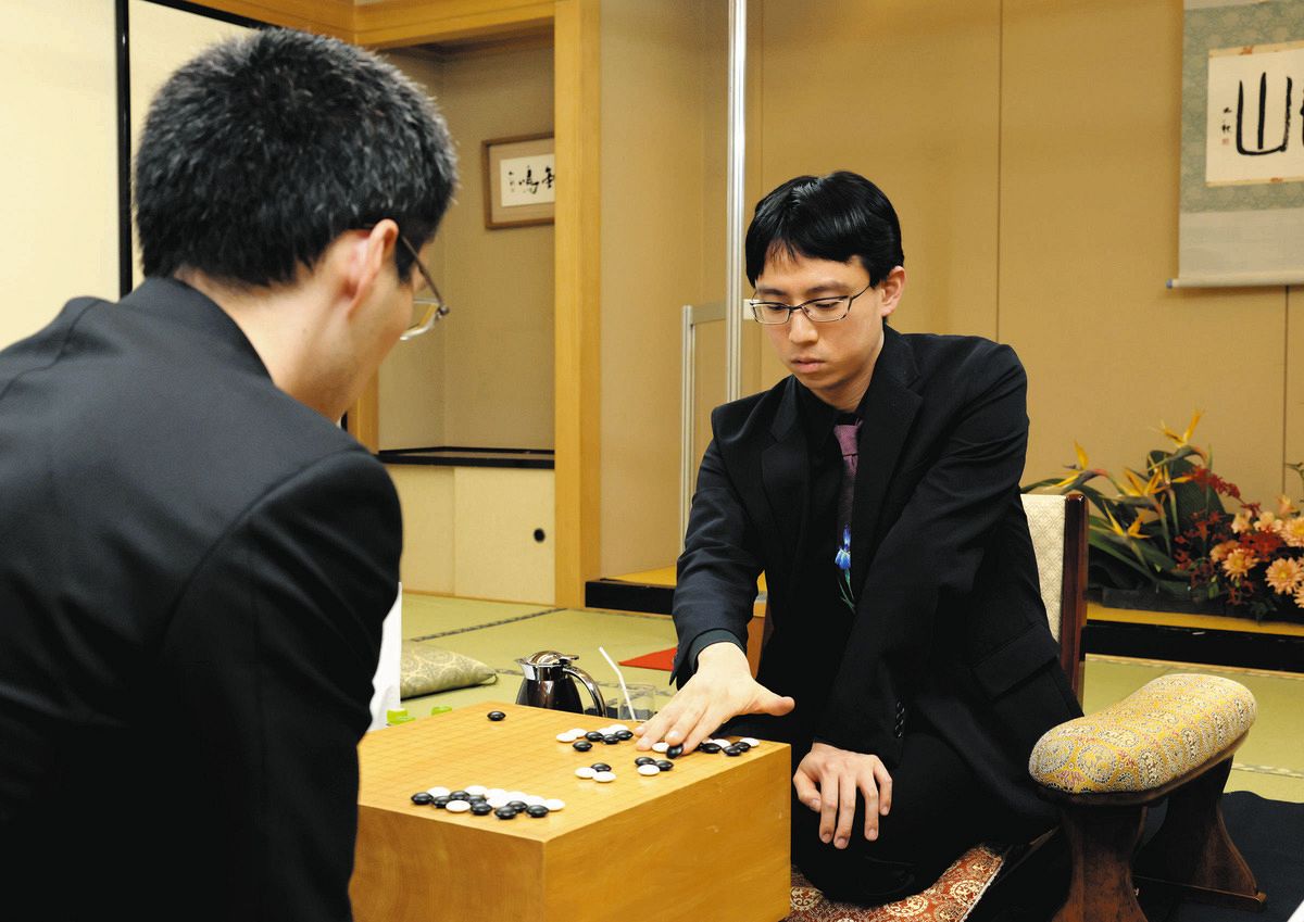 囲碁・一力遼天元が連勝、3連覇まであと「1」 志田達哉八段の勝負手