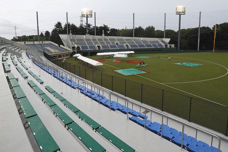 増築・改修工事が完了した駒沢硬式野球場＝３０日午前、東京都世田谷区で