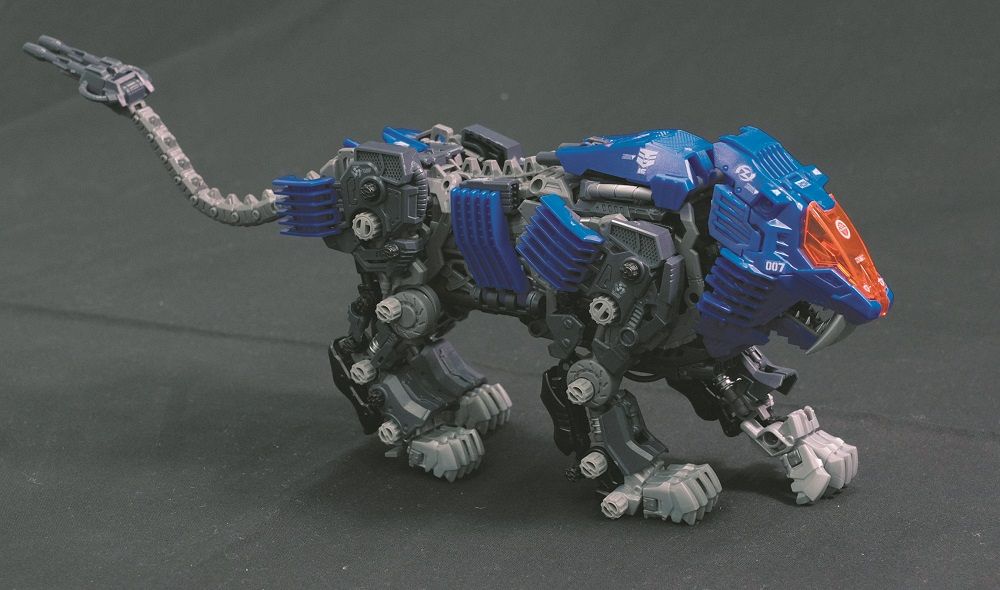 テクノロジーはトランスフォーマーとゾイド!? 自走ロボ「SORAｰQ」 日本