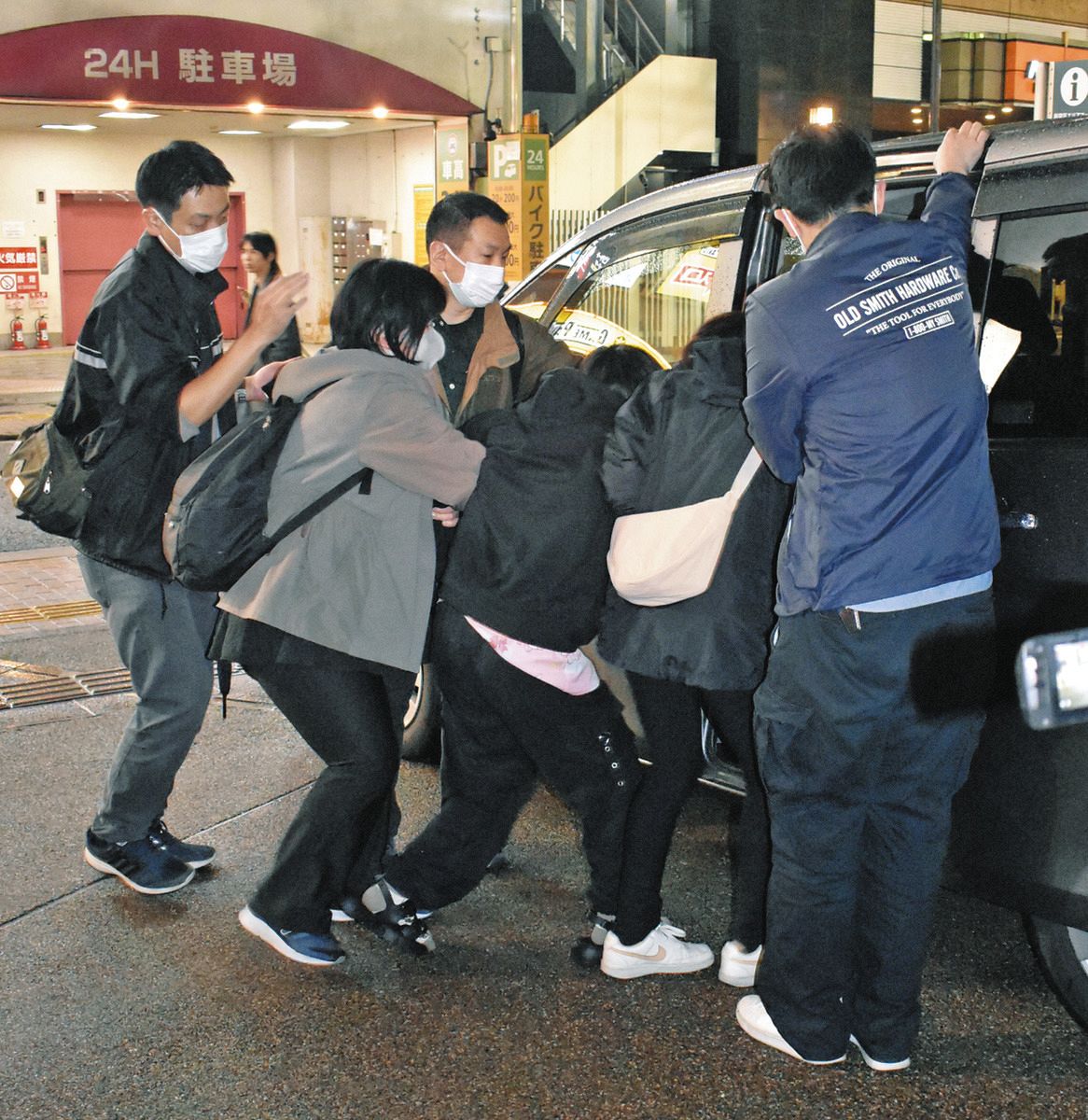 歌舞伎町　トー横 トー横」周辺で31人を一斉補導、最年少は小学6年生 警視庁「安易な気持ちで来てはいけない」：東京新聞デジタル