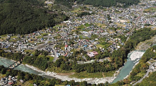 望 ～都の空から＞長瀞（ながとろ） 地球の歴史刻む峡谷：東京新聞 TOKYO Web