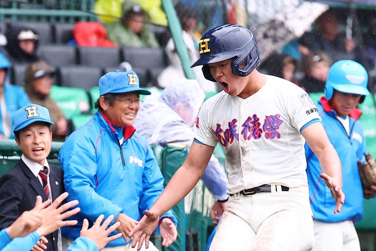 センバツ甲子園〉新ルーティンで4安打 花咲徳栄・岩井虹太郎 父は監督