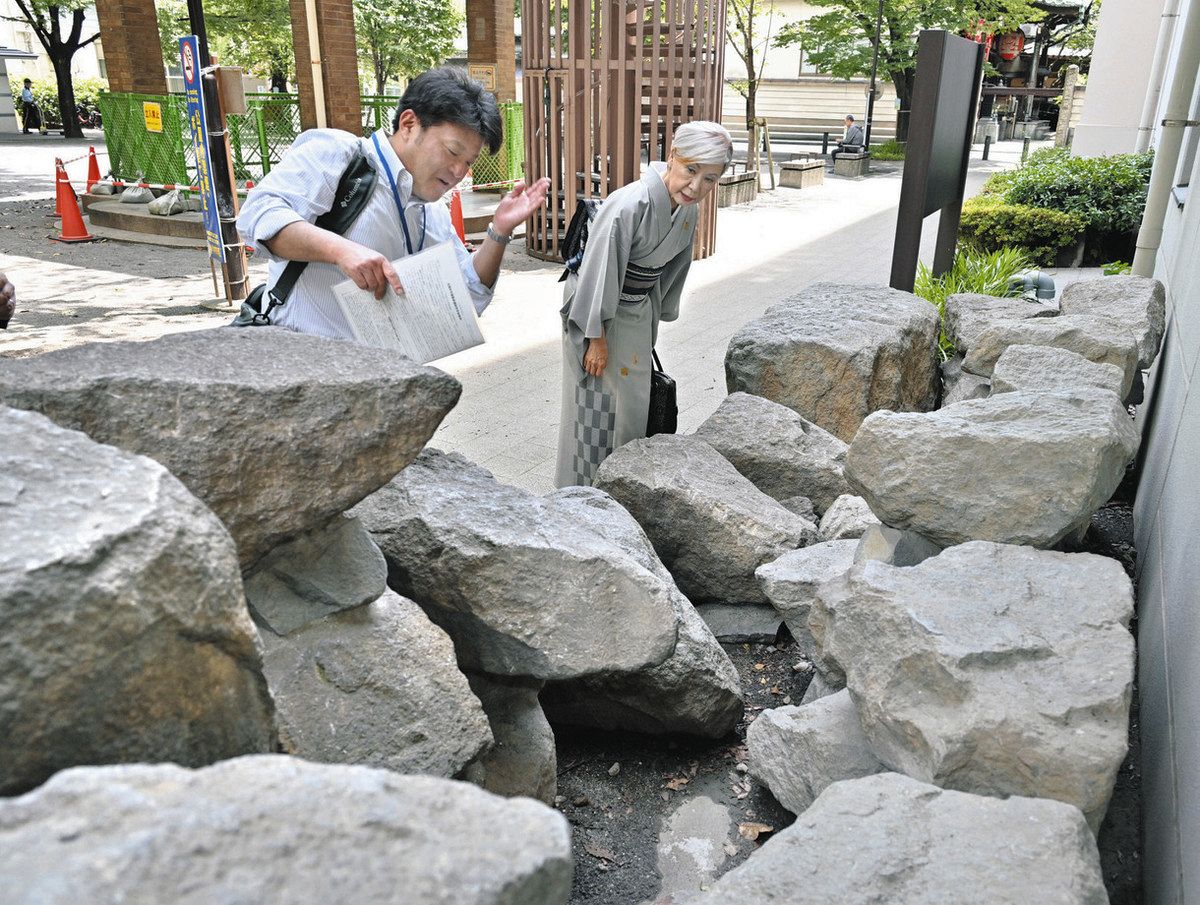 大江戸残照トリップ 田中優子さんと歩く＞（6）伝馬町牢屋敷 先達の
