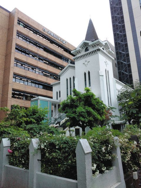 県庁や山下公園の近くにたたずむ横浜海岸教会
