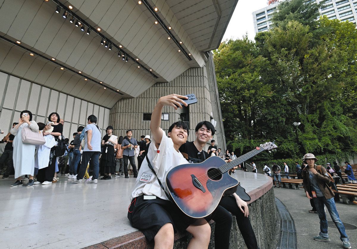 日比谷野音、建て替え前最後のオープンデー大賑わい ギター持参