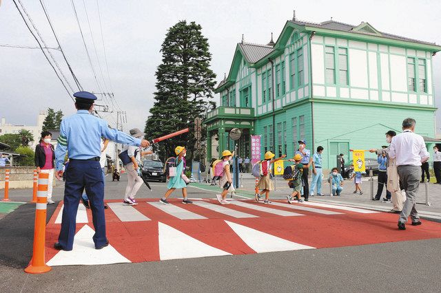 栃木市 きょうまで「スムーズ横断歩道」 車の減速効果の実証実験：東京