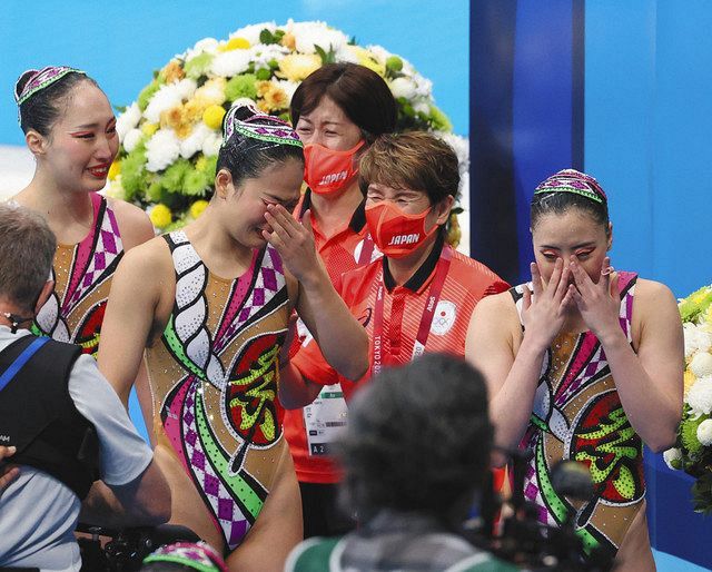 アーティスティックスイミング日本はチームも4位でメダル逃す、井村