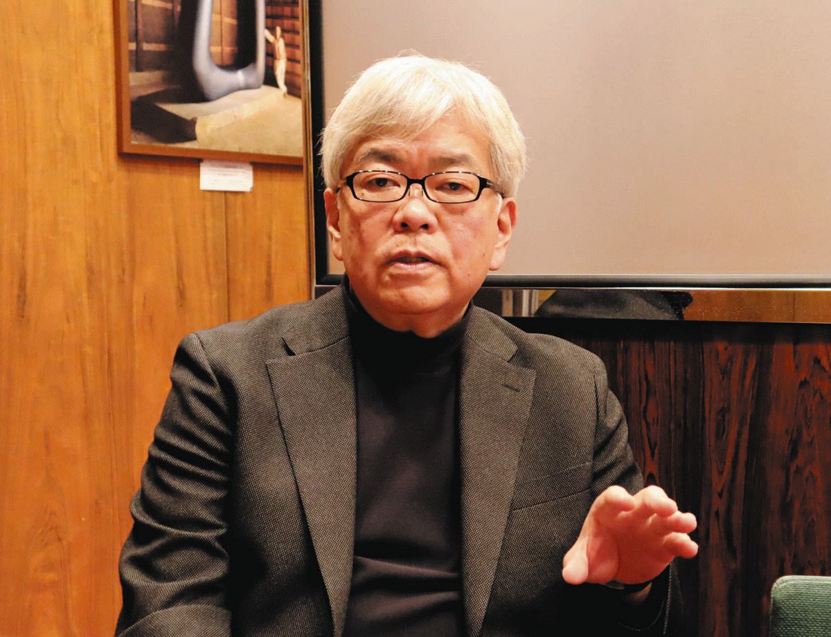 「想定外だった」という札幌高裁判決について話す慶応大の駒村圭吾教授