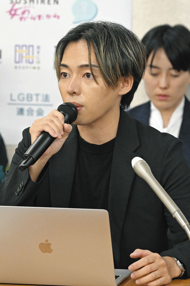 T-net's Sota Kimoto speaks at a press conference at the Ministry of Health, Labor and Welfare in Kasumigaseki, Tokyo on the 24th.