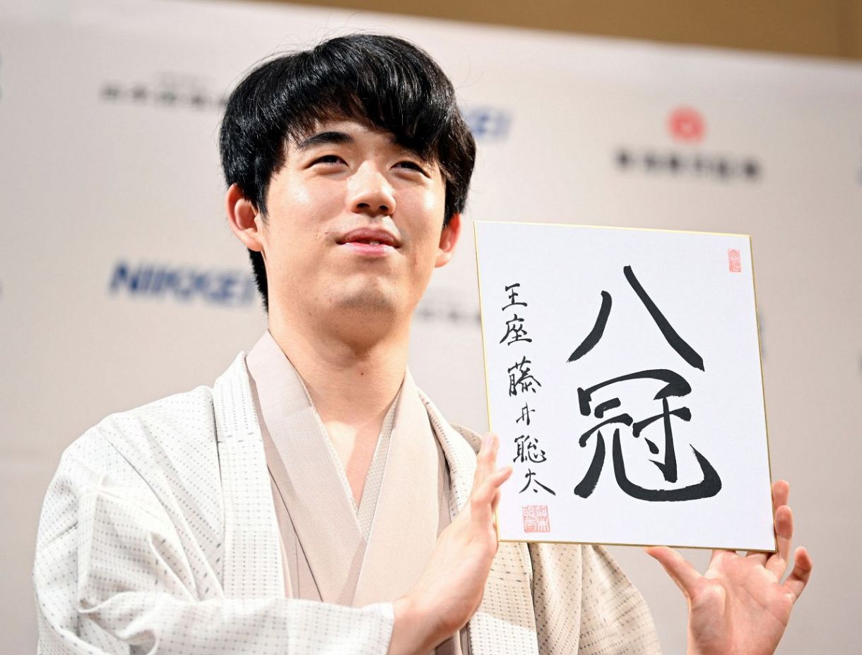 藤井聡太八冠、前人未到の「タイトル連続20期」達成 王将戦3連覇で故・大山康晴15世名人を超えた：東京新聞デジタル