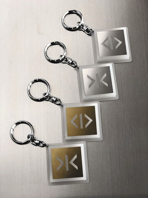 八王子の島田電機製作所 3作目キーホルダーは金と銀「お守りボタン