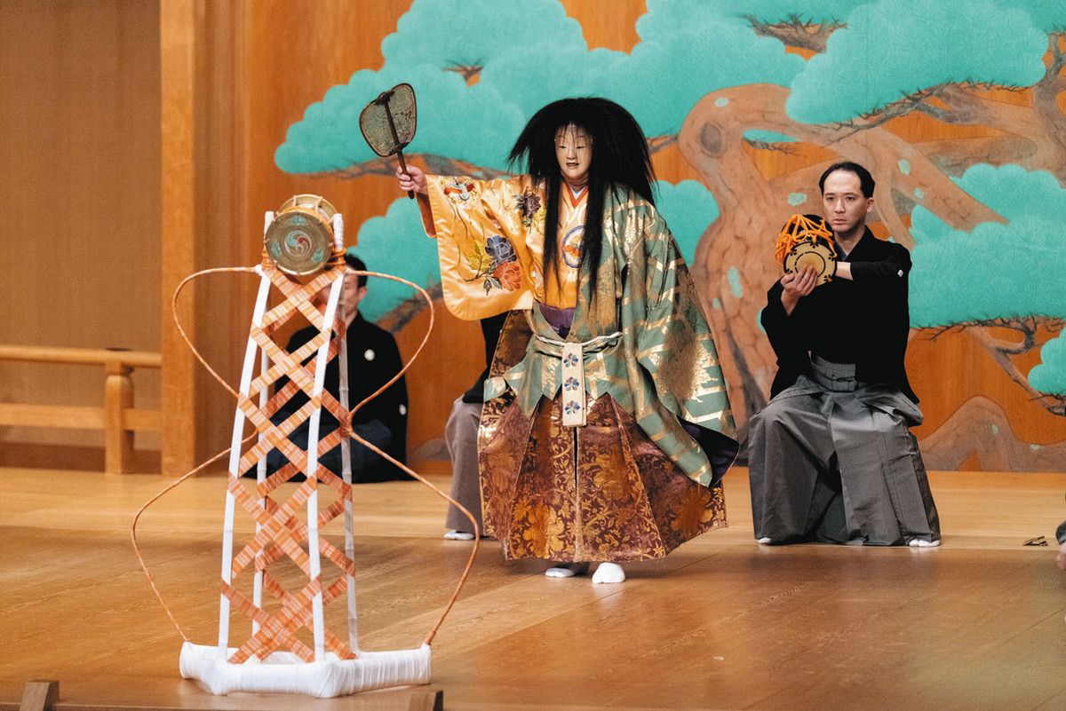 新お道具箱 万華鏡＞能楽の小鼓 音色を操作する麻の紐：東京新聞デジタル