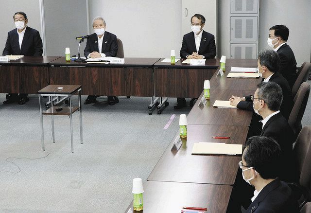 福井県美浜町の関電原子力事業本部で9月28日に開かれた取締役会。左から2人目は榊原定征会長
