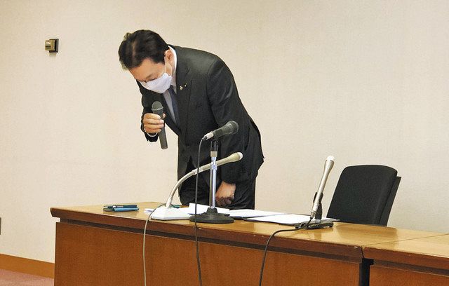 榎本一被告の起訴を受けて、謝罪する北区議会自民党議員団の大沢敬幹事長
