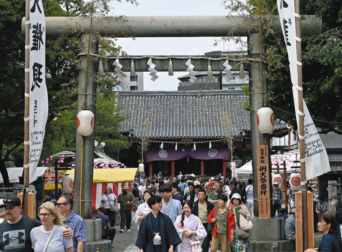 浅草・三社祭、今年も最終日の18日に同好会が「担ぎ出し」 氏子による