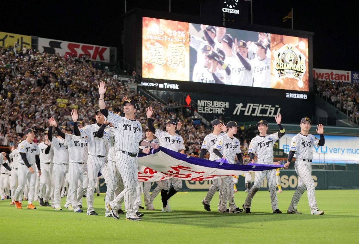 HAO 星野監督胴上げ 金本 清原　ソフビ　フィギュア　野球　阪神 胴上げされる藤川監督 阪神―広島 24回戦：東京新聞デジタル