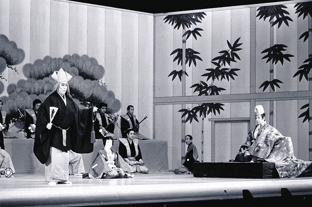 「土蜘」に出演する（左から）尾上菊五郎、尾上菊之助（当時丑之助）、七代目尾上梅幸＝１９８７年６月撮影　©松竹
