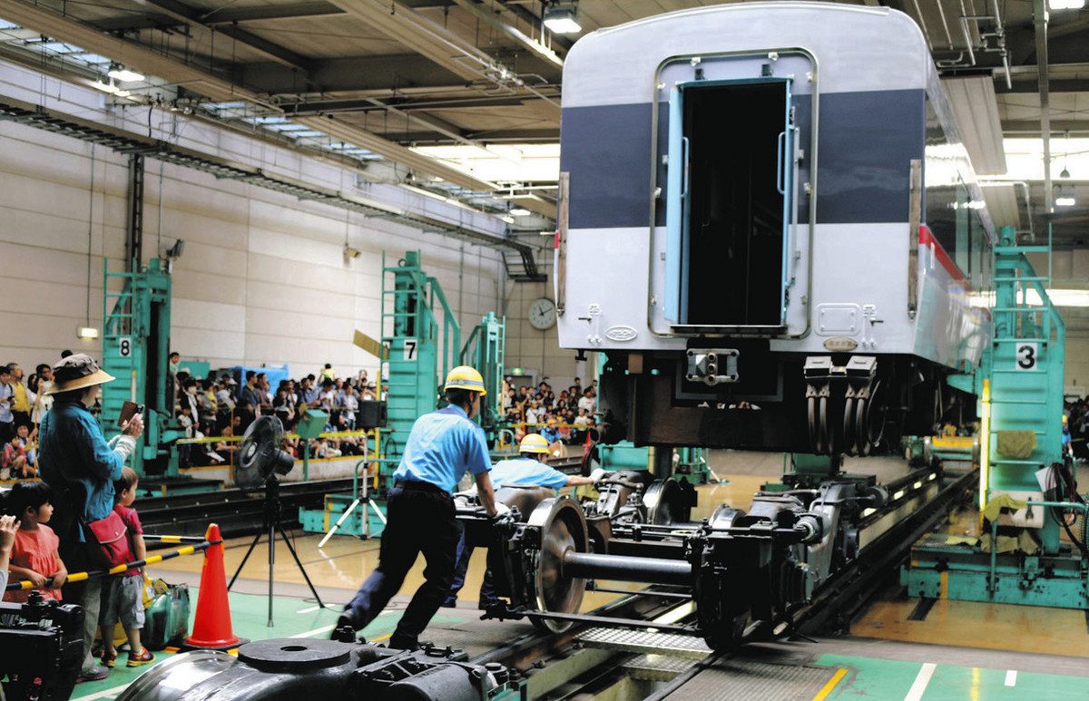 西武鉄道ファン 52席の至福」が秩父鉄道に入線｜鉄道ニュース｜2023年8月24日
