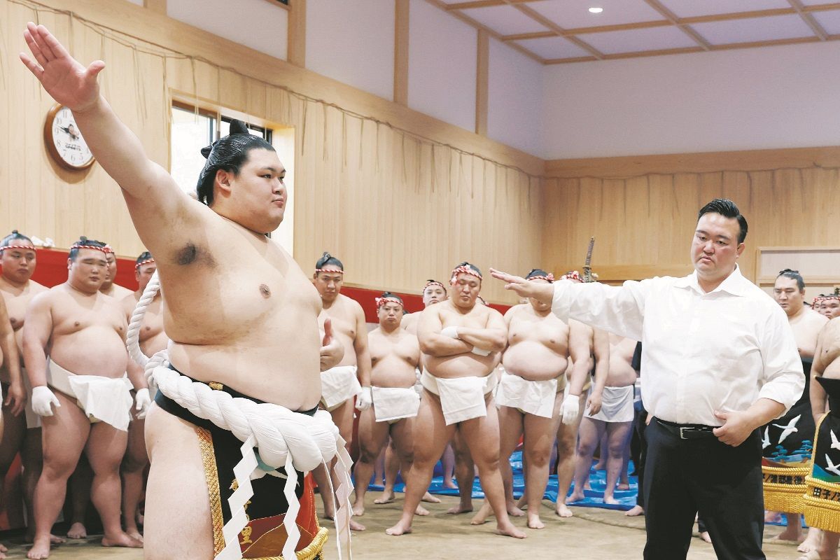 【超貴重】日本相撲協会より寄贈　雲竜型横綱 sddefault.jpg
