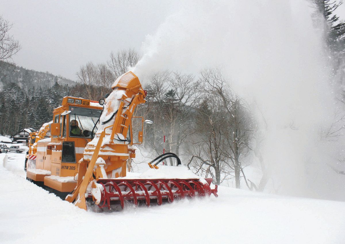 1メートルの雪吹き飛ばす 片品村内の国道120号除雪作業：東京新聞 ...