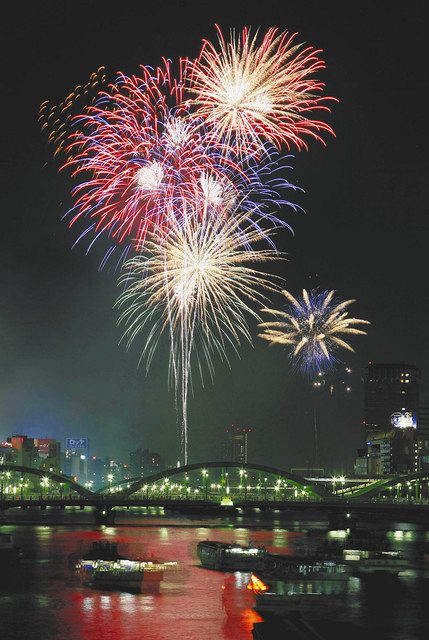 花火で火花 人気の隅田川と実力の板橋 44年前 熱く粋な 合戦 東京新聞 Tokyo Web