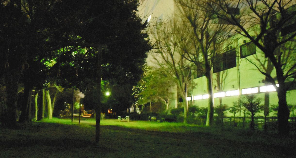 自殺ほう助の現場となった公園。夜は人通りが少ない＝千葉県流山市で