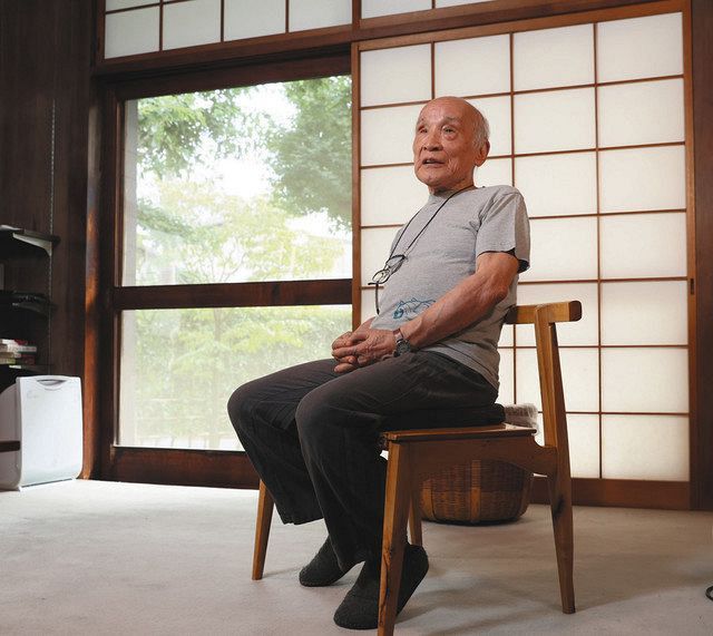 戦争と平和について話す詩人の谷川俊太郎さん＝いずれも東京都杉並区の自宅で