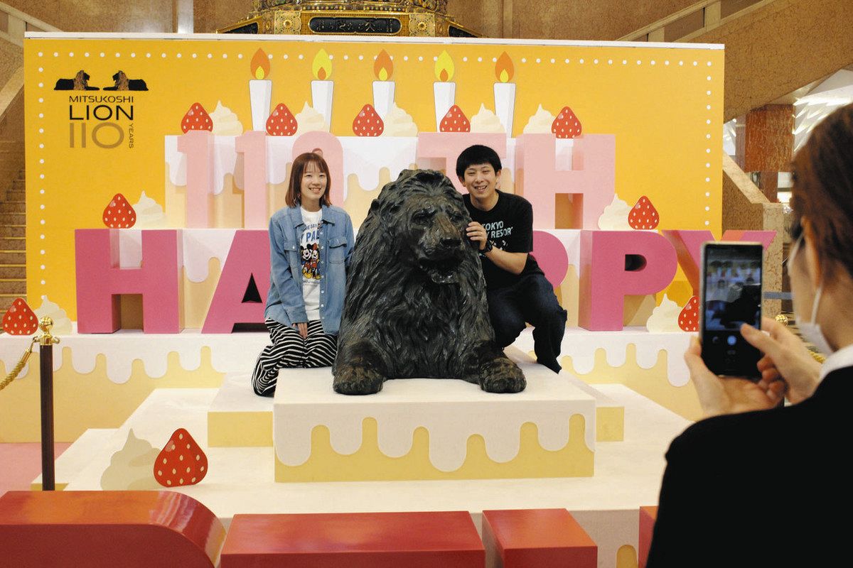 百獣の王」110年 三越本店でライオン像撮影ブース：東京新聞デジタル