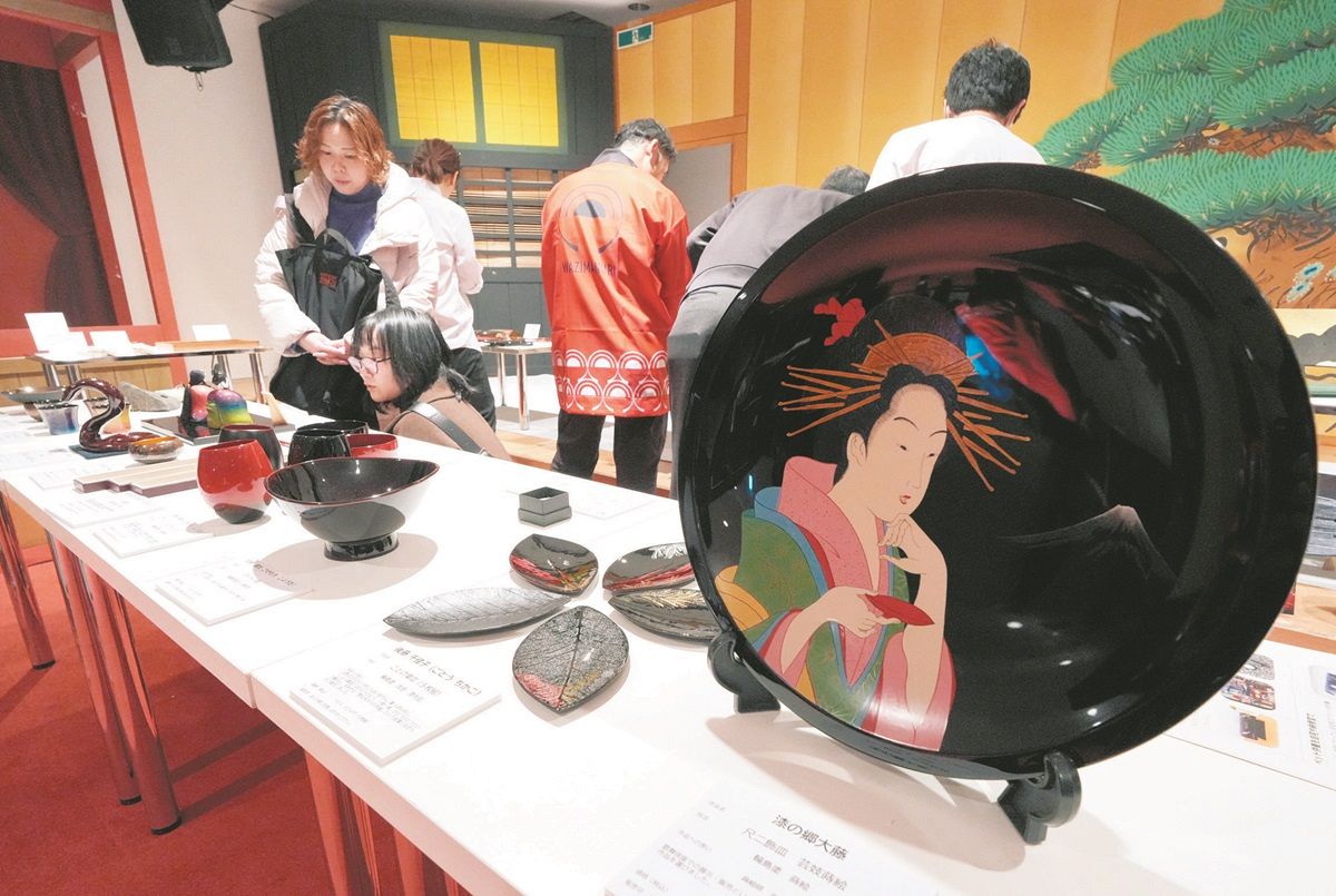 輪島塗のピアスやスケボーまで!? 伝統の技の実演＆販売 東京・銀座で