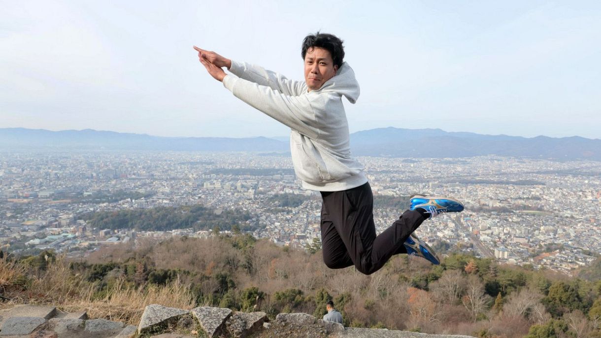 中日・大野雄大投手が巳年にちなみ、ヘビ型ジャンプ！：東京新聞デジタル