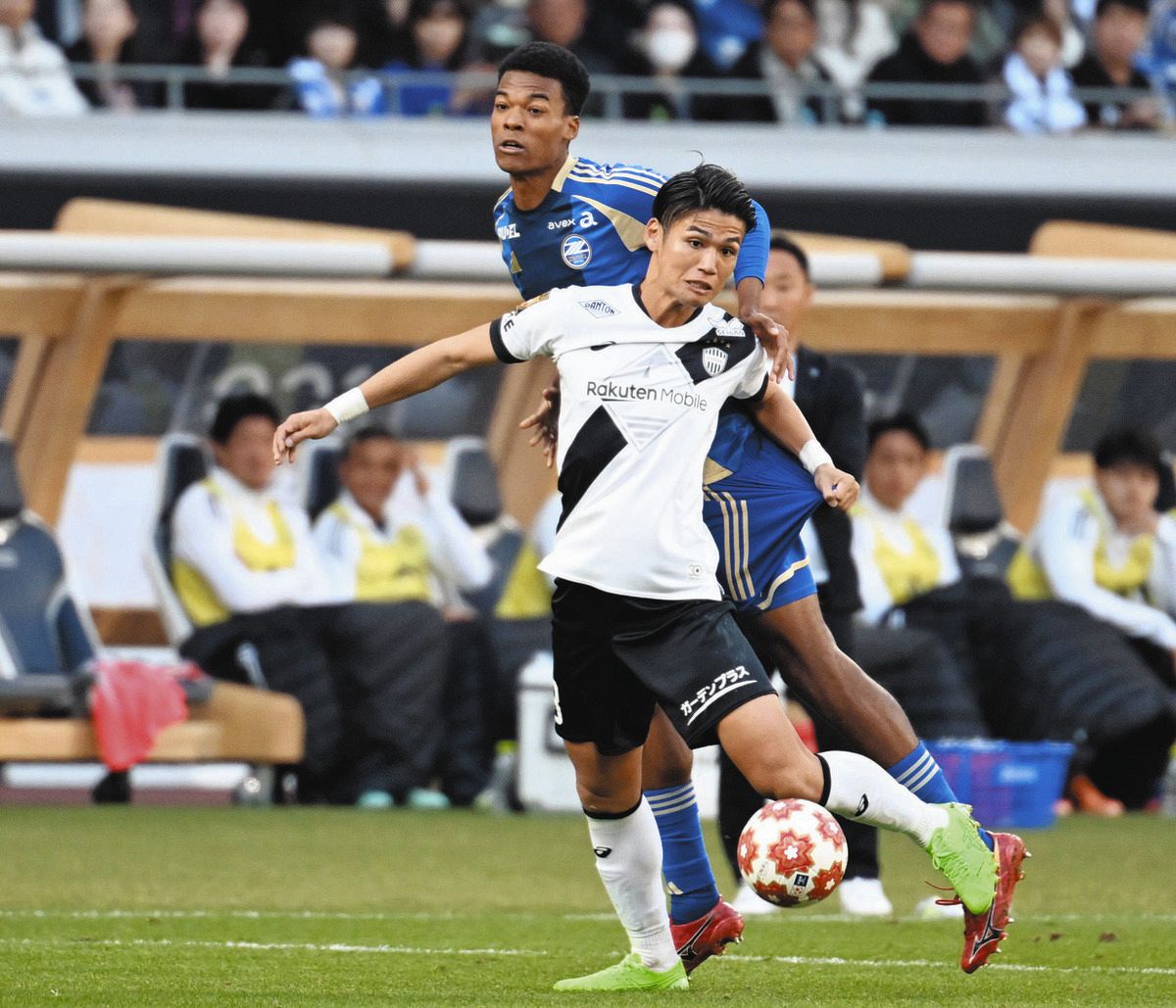 望月ヘンリー海輝のセンターバック起用が初タイトルを呼び込んだ 町田