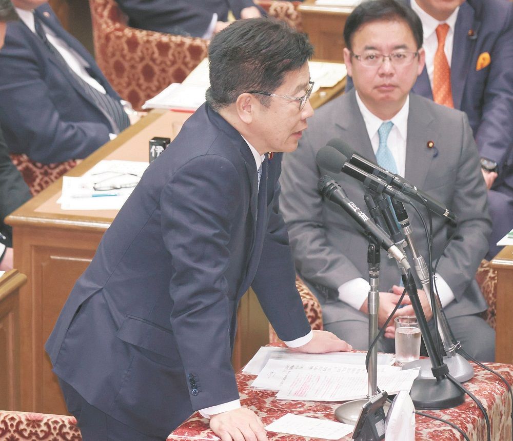 衆院予算委で質問する自民党の加藤勝信氏＝2月5日、国会で