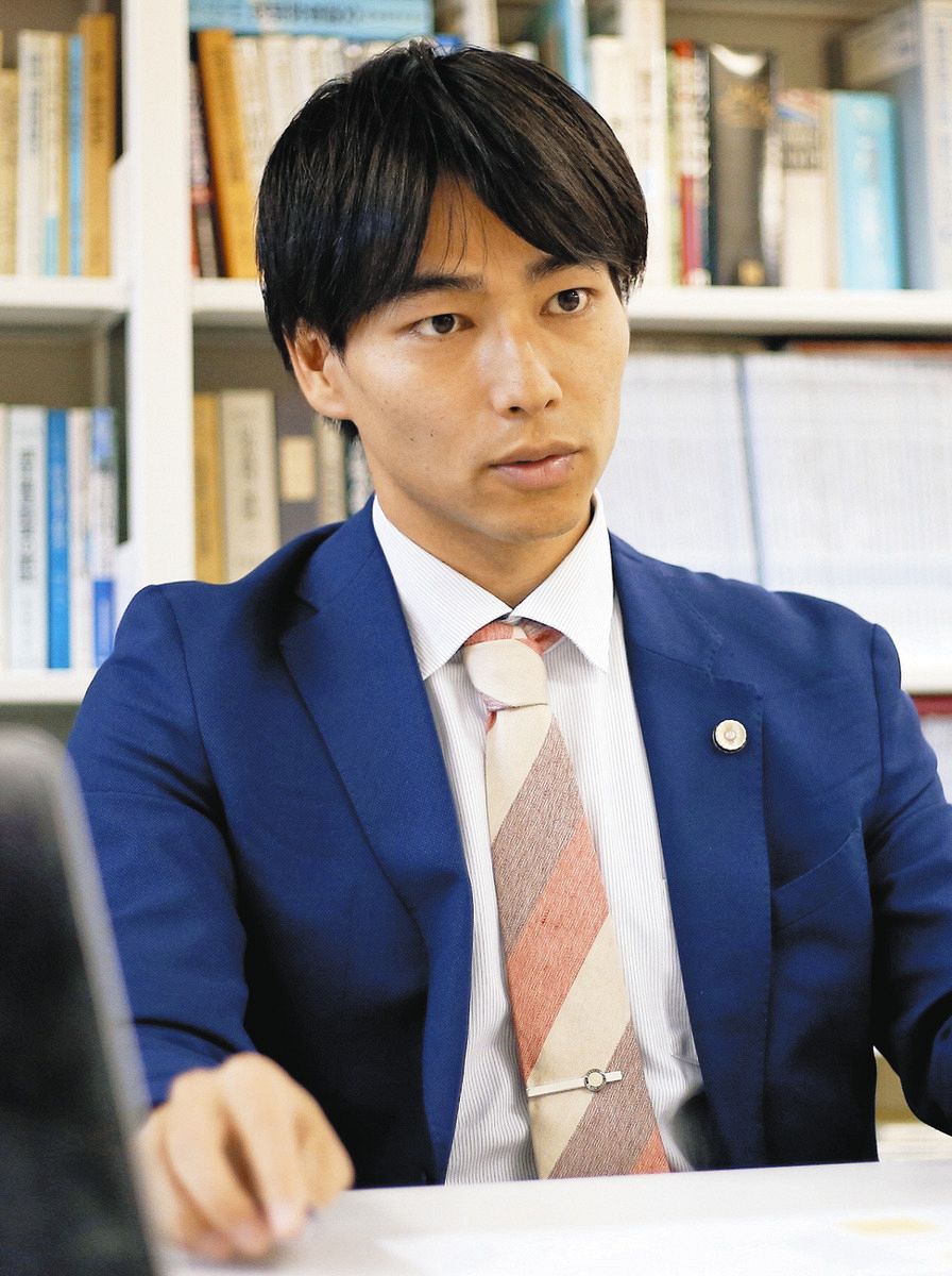 「大学とは何かを問う裁判」と説明する西野弁護士＝福岡市中央区で