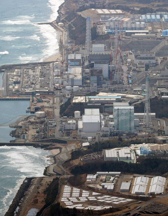 ２号機で使用済み燃料プールの冷却が一時停止した東京電力福島第一原発＝2022年3月17日午前10時54分、福島県で