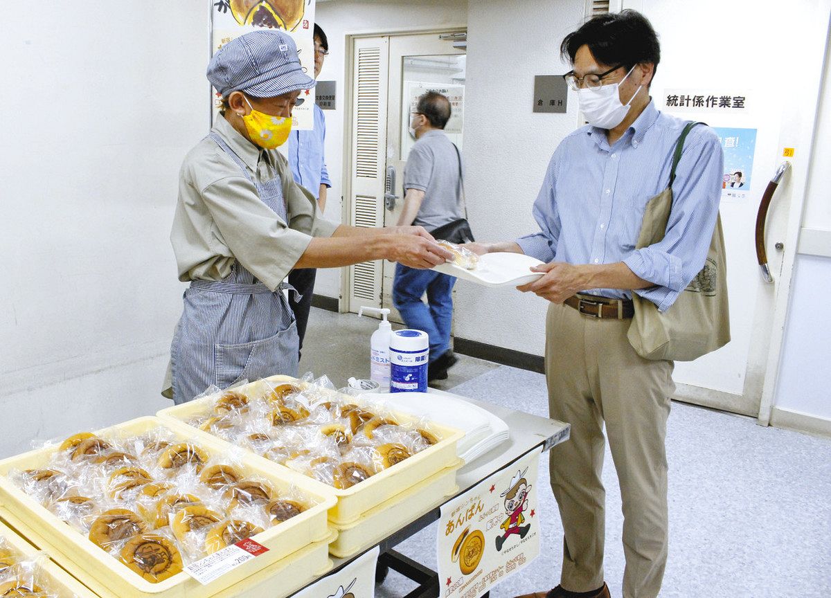 あんパン「新宿シンちゃん」 福祉作業所製造 やなせさんデザイン