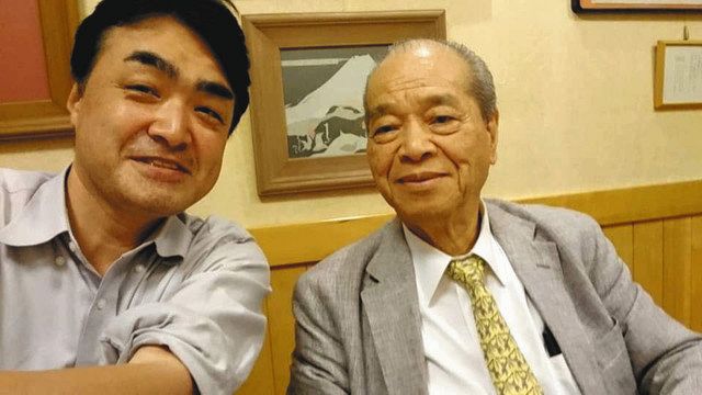 「笑いと健康学会」での澤田隆治さん（右）と西条昇さん＝２０１７年、港区で（いずれも西条さん提供）