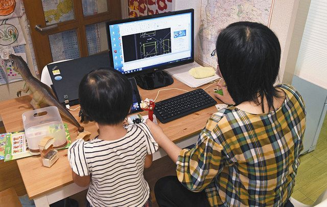 子育て中の女性会社員 休業率は男性の７倍 休校や休園で家事負担が集中 東京新聞 Tokyo Web