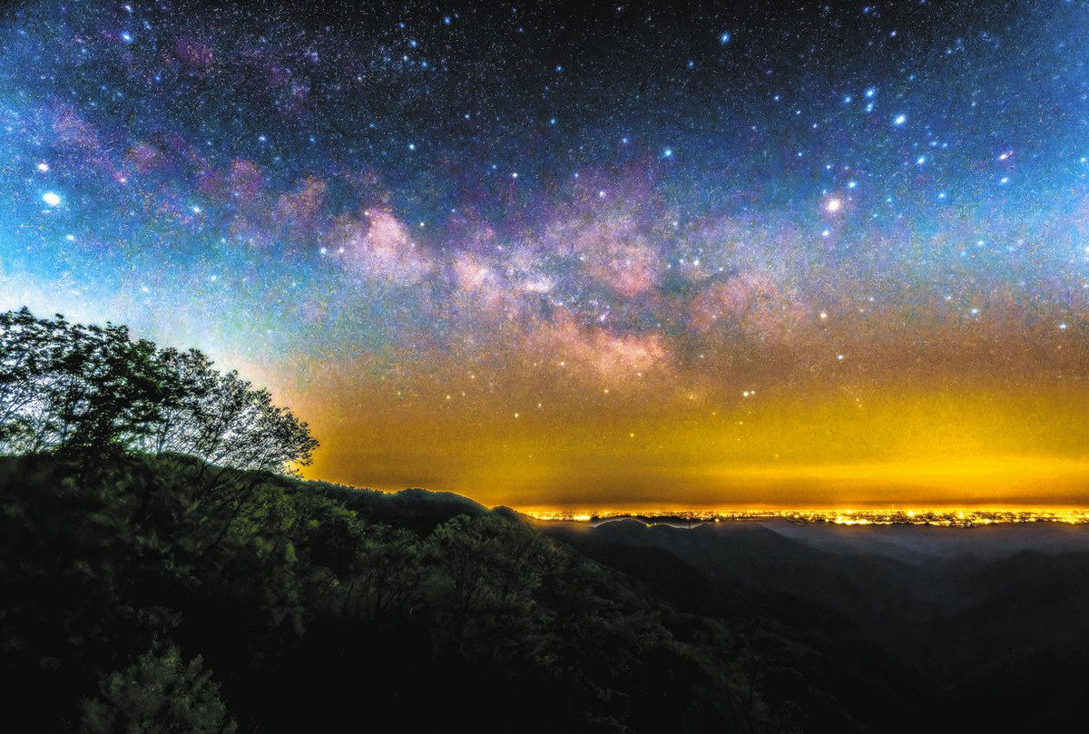 天の川 広がる絶景 写真愛好家、関根英明さん撮影 「夜空の明る …