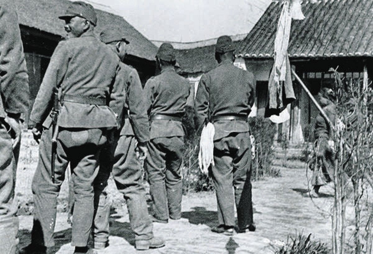 日本陸軍戦記 APRIL 8135RchTn3L.jpg