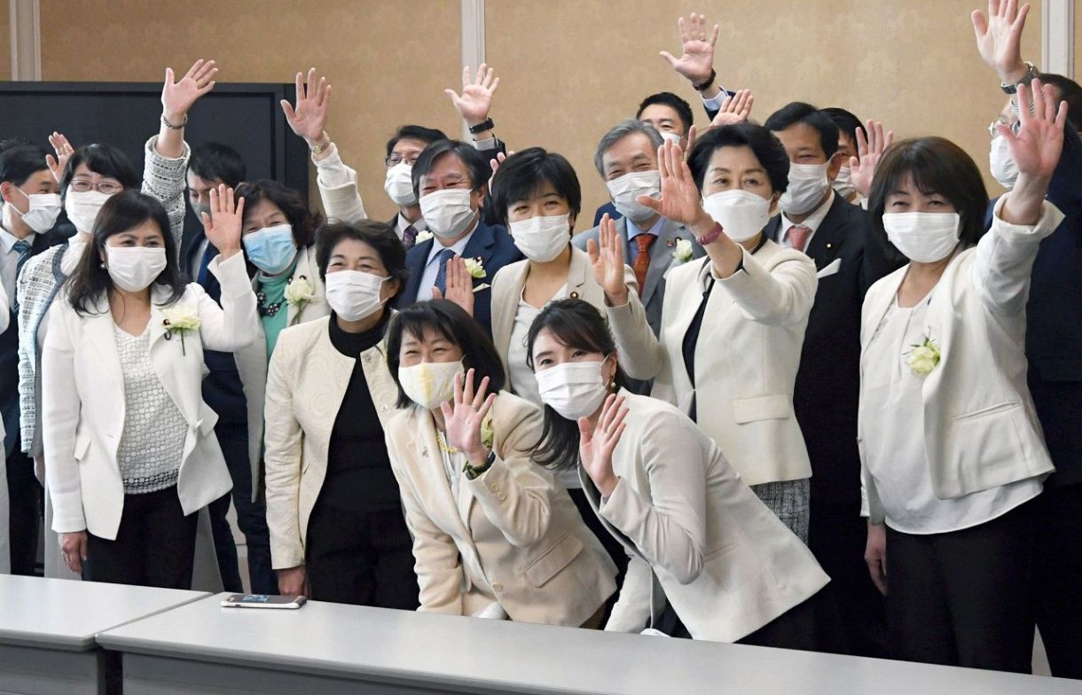 森氏発言に抗議の白い上着姿の女性議員 東京新聞 Tokyo Web 森氏発言に抗議の白い上着姿の女性議員 東京新聞 Tokyo Web