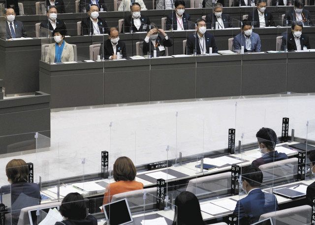 木下富美子議員の東京都議会の座席㊥。定例会最終日も本人の姿はなかった＝13日