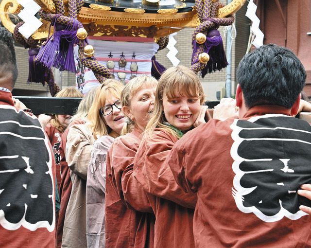 三社祭 神輿100基、4年ぶり浅草に繰り出す 本紙記者、ウクライナ避難