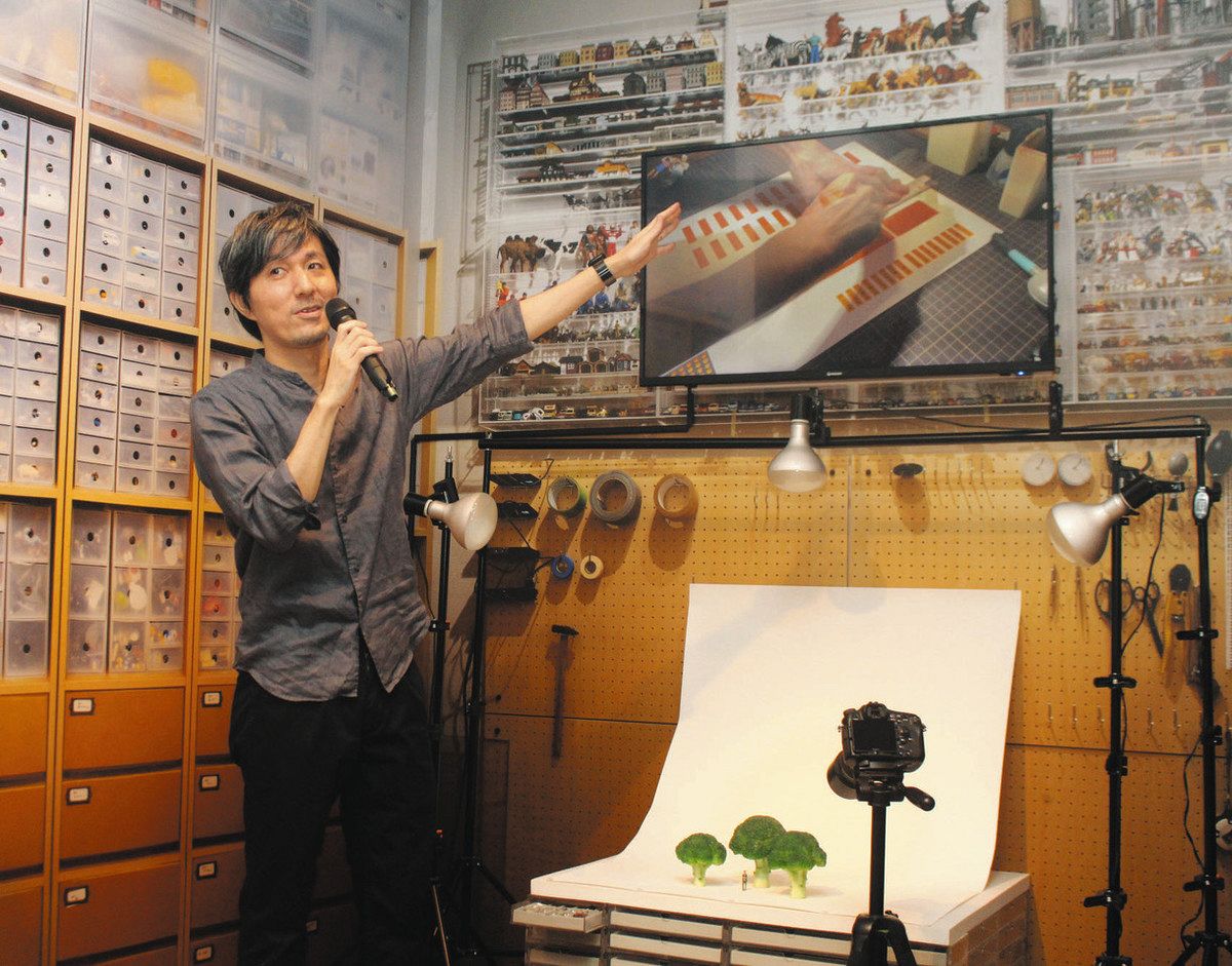 ホチキスの芯や白いご飯で表現 ミニチュア写真家・田中達也さんの