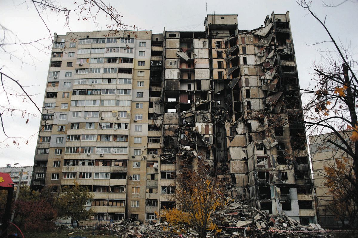 An apartment building in Kharkiv, eastern Ukraine, partially destroyed by a Russian attack, October 2022, photographed by Takashi Hirano