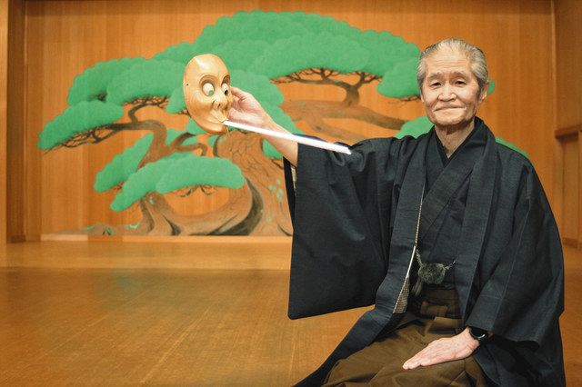 新お道具箱 万華鏡>狂言「蚊相撲」の面、装束 蚊に変身 手近な素材で